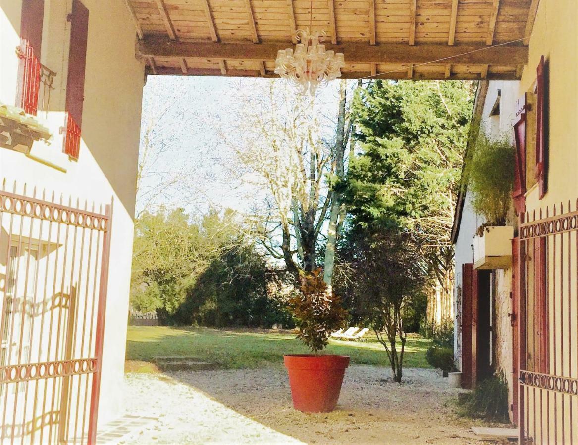 LA CARRETERIE - Maison de Famille{s} Pineuilh Extérieur photo